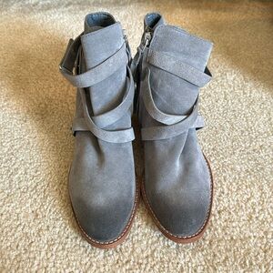 Lightly worn suede Sam Edelman boots.